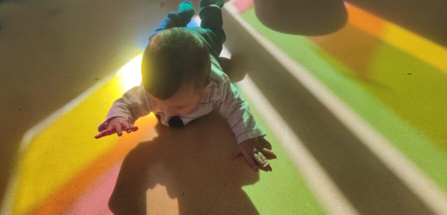 Actividad de luz y sombras en bebés – COLEGIO CRISTO DE LA GUÍA